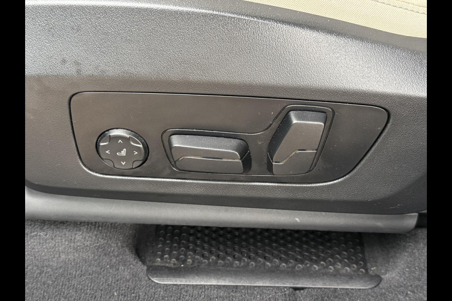 BMW X1 xDrive23i X LINE | PANORAMA | ELEKTRISCHE STOELEN | SPORTSTOELEN | LEDER | HARMAN KARDON | NEDERLANDE AUTO |