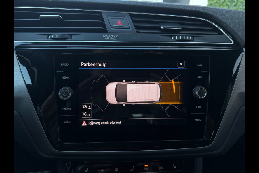 Volkswagen Touran 1.5 TSI 150PK DSG Comfortline | Navi | Massage | Trekhaak | BTW