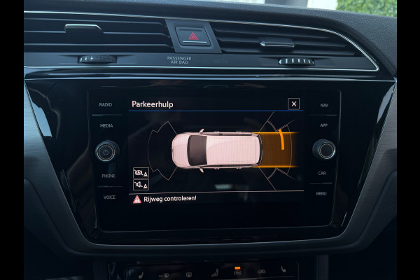 Volkswagen Touran 1.5 TSI 150PK DSG Comfortline | Navi | Massage | Trekhaak | BTW