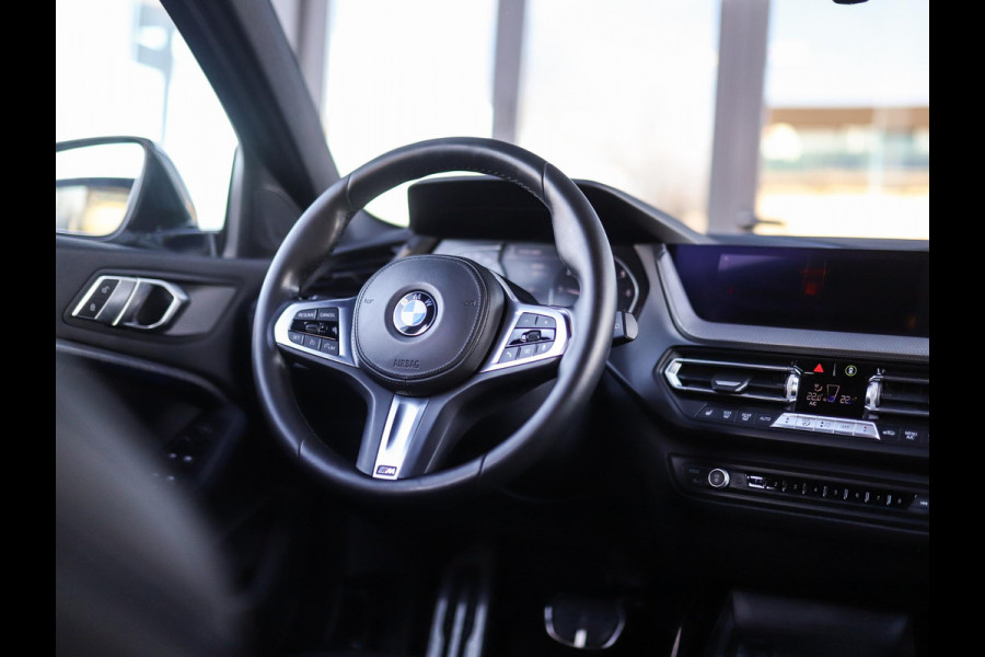 BMW 1-serie 118i High Executive | M-Sport | PDC | LED | Cruise Control