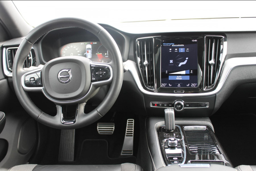 Volvo V60 T6 340pk automaat Recharge AWD R-Design Panoramich schuif kanteldak / Semi elektrisch wegklapbare trekhaak / Adaptieve cruise control