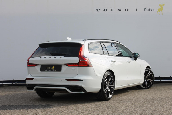 Volvo V60 T6 340pk automaat Recharge AWD R-Design Panoramich schuif kanteldak / Semi elektrisch wegklapbare trekhaak / Adaptieve cruise control