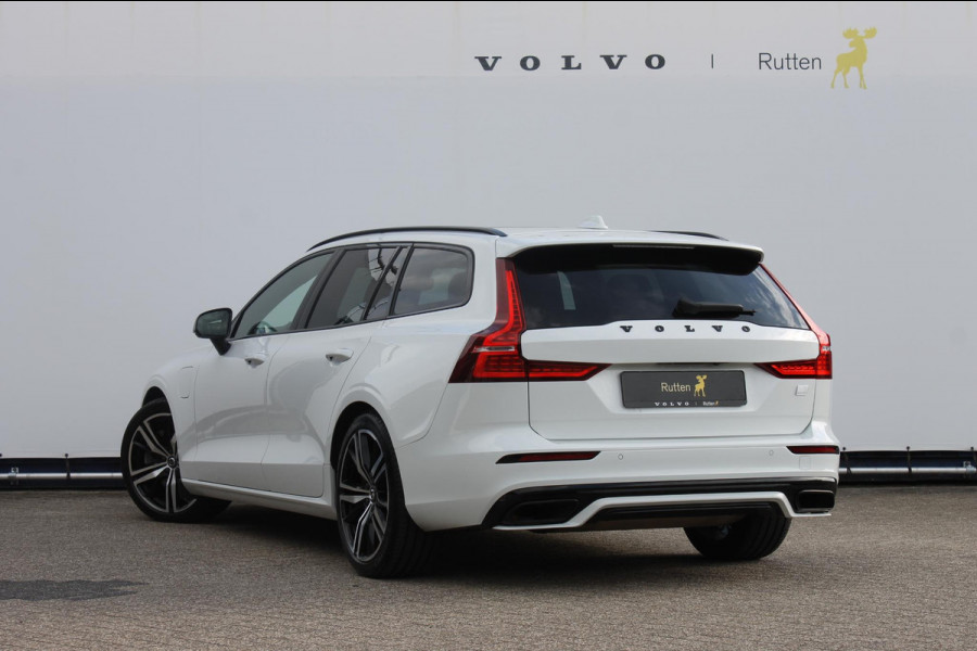 Volvo V60 T6 340pk automaat Recharge AWD R-Design Panoramich schuif kanteldak / Semi elektrisch wegklapbare trekhaak / Adaptieve cruise control