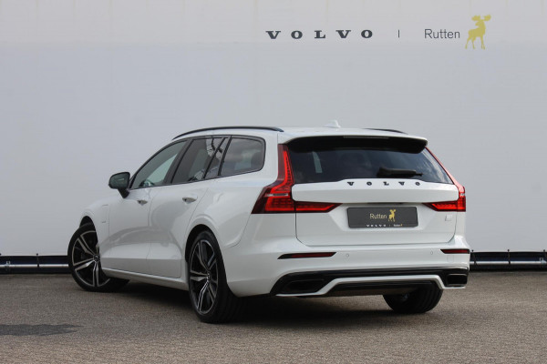 Volvo V60 T6 340pk automaat Recharge AWD R-Design Panoramich schuif kanteldak / Semi elektrisch wegklapbare trekhaak / Adaptieve cruise control