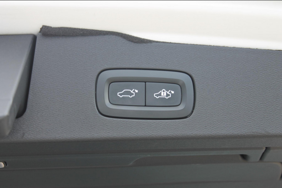 Volvo V60 T6 340pk automaat Recharge AWD R-Design Panoramich schuif kanteldak / Semi elektrisch wegklapbare trekhaak / Adaptieve cruise control