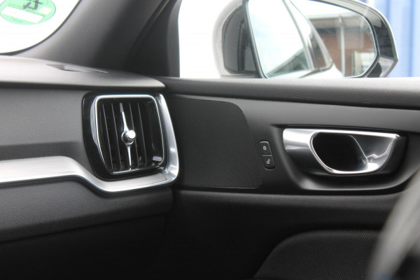 Volvo V60 T6 340pk automaat Recharge AWD R-Design Panoramich schuif kanteldak / Semi elektrisch wegklapbare trekhaak / Adaptieve cruise control