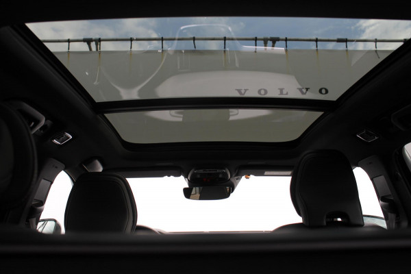 Volvo V60 T6 340pk automaat Recharge AWD R-Design Panoramich schuif kanteldak / Semi elektrisch wegklapbare trekhaak / Adaptieve cruise control