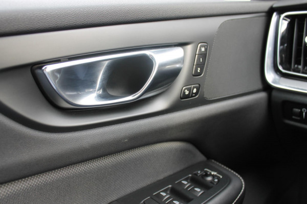 Volvo V60 T6 340pk automaat Recharge AWD R-Design Panoramich schuif kanteldak / Semi elektrisch wegklapbare trekhaak / Adaptieve cruise control