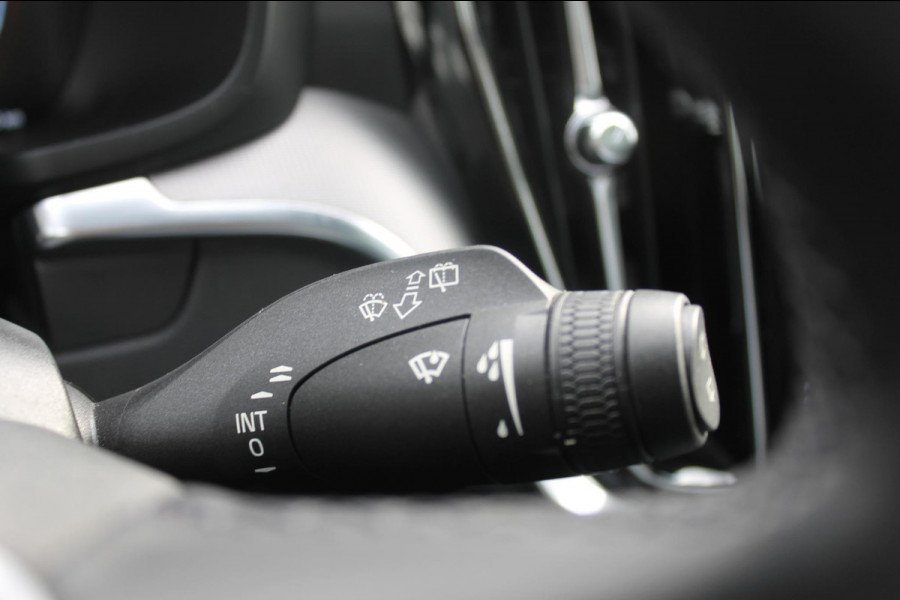 Volvo V60 T6 340pk automaat Recharge AWD R-Design Panoramich schuif kanteldak / Semi elektrisch wegklapbare trekhaak / Adaptieve cruise control