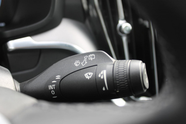Volvo V60 T6 340pk automaat Recharge AWD R-Design Panoramich schuif kanteldak / Semi elektrisch wegklapbare trekhaak / Adaptieve cruise control