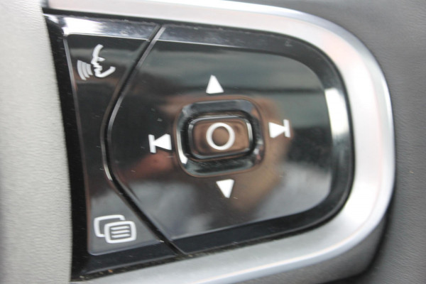 Volvo V60 T6 340pk automaat Recharge AWD R-Design Panoramich schuif kanteldak / Semi elektrisch wegklapbare trekhaak / Adaptieve cruise control