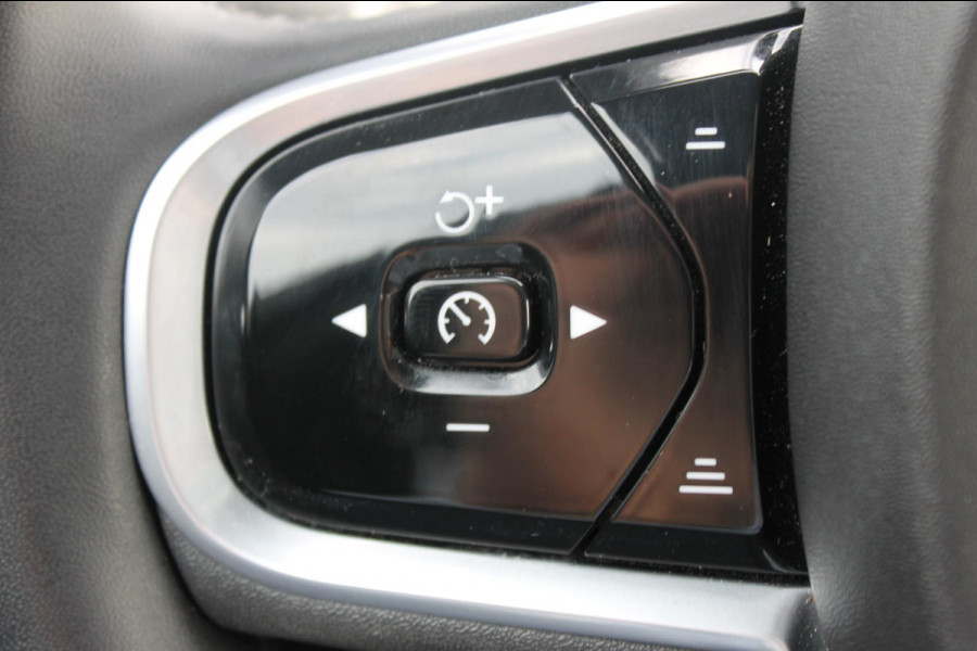 Volvo V60 T6 340pk automaat Recharge AWD R-Design Panoramich schuif kanteldak / Semi elektrisch wegklapbare trekhaak / Adaptieve cruise control