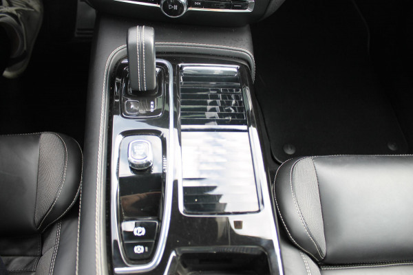 Volvo V60 T6 340pk automaat Recharge AWD R-Design Panoramich schuif kanteldak / Semi elektrisch wegklapbare trekhaak / Adaptieve cruise control