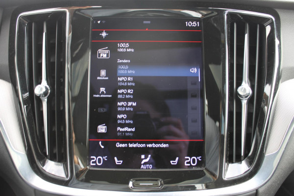 Volvo V60 T6 340pk automaat Recharge AWD R-Design Panoramich schuif kanteldak / Semi elektrisch wegklapbare trekhaak / Adaptieve cruise control