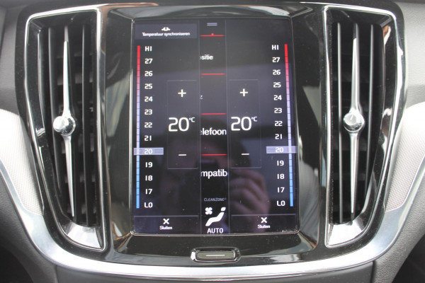 Volvo V60 T6 340pk automaat Recharge AWD R-Design Panoramich schuif kanteldak / Semi elektrisch wegklapbare trekhaak / Adaptieve cruise control