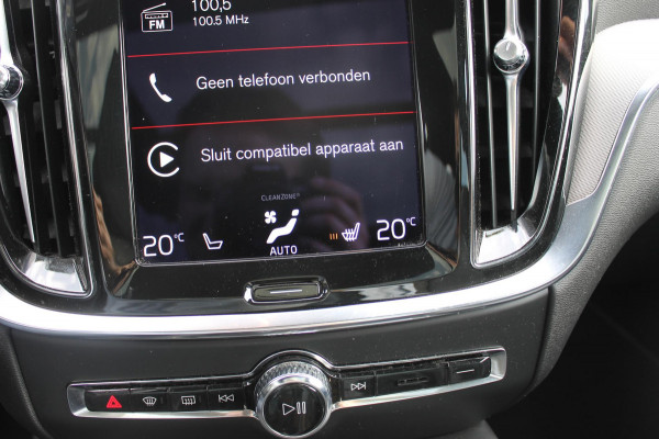 Volvo V60 T6 340pk automaat Recharge AWD R-Design Panoramich schuif kanteldak / Semi elektrisch wegklapbare trekhaak / Adaptieve cruise control