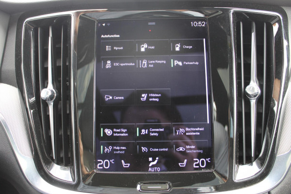 Volvo V60 T6 340pk automaat Recharge AWD R-Design Panoramich schuif kanteldak / Semi elektrisch wegklapbare trekhaak / Adaptieve cruise control