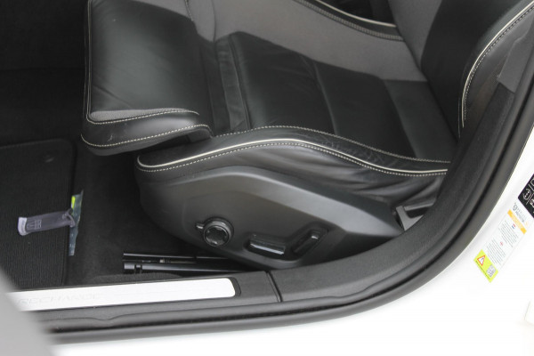Volvo V60 T6 340pk automaat Recharge AWD R-Design Panoramich schuif kanteldak / Semi elektrisch wegklapbare trekhaak / Adaptieve cruise control