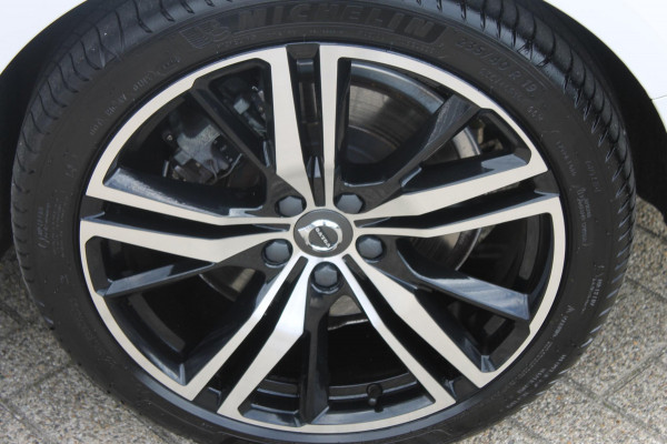 Volvo V60 T6 340pk automaat Recharge AWD R-Design Panoramich schuif kanteldak / Semi elektrisch wegklapbare trekhaak / Adaptieve cruise control
