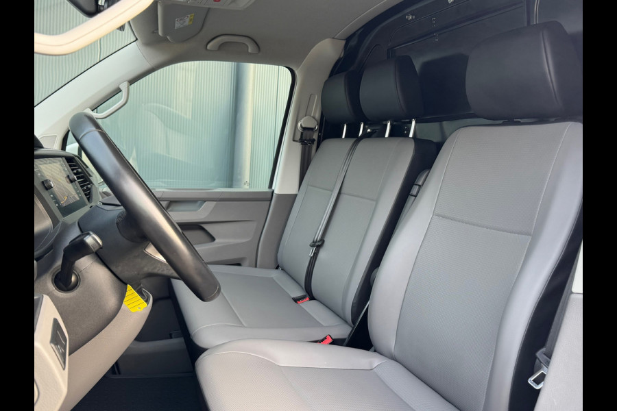 Volkswagen Transporter * Automaat L1H1 * Parkeercamera * Navigatiesysteem * Cruise Control * LM Velgen *
