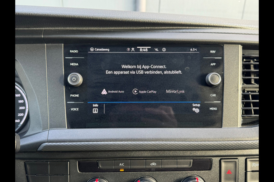 Volkswagen Transporter * Automaat L1H1 * Parkeercamera * Navigatiesysteem * Cruise Control * LM Velgen *