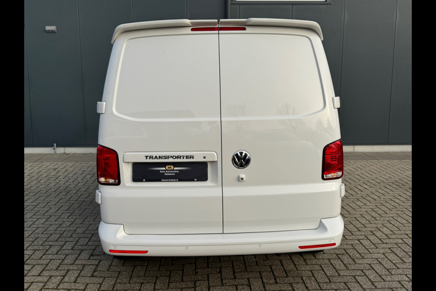 Volkswagen Transporter * Automaat L1H1 * Parkeercamera * Navigatiesysteem * Cruise Control * LM Velgen *