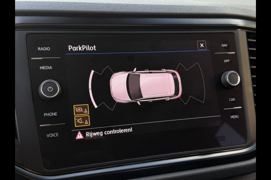 Volkswagen T-Roc 1.5 TSI 150PK DSG BUSINESS CARPLAY/NAVI/PDC