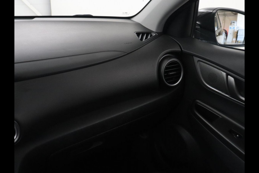 Hyundai Kona EV Comfort 64 kWh SOH 94% | Climate Control | Camera | Cruise Control | DAB+ | Lichtmetalen Velgen