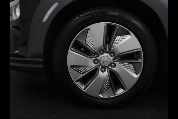 Hyundai Kona EV Comfort 64 kWh SOH 94% | Climate Control | Camera | Cruise Control | DAB+ | Lichtmetalen Velgen