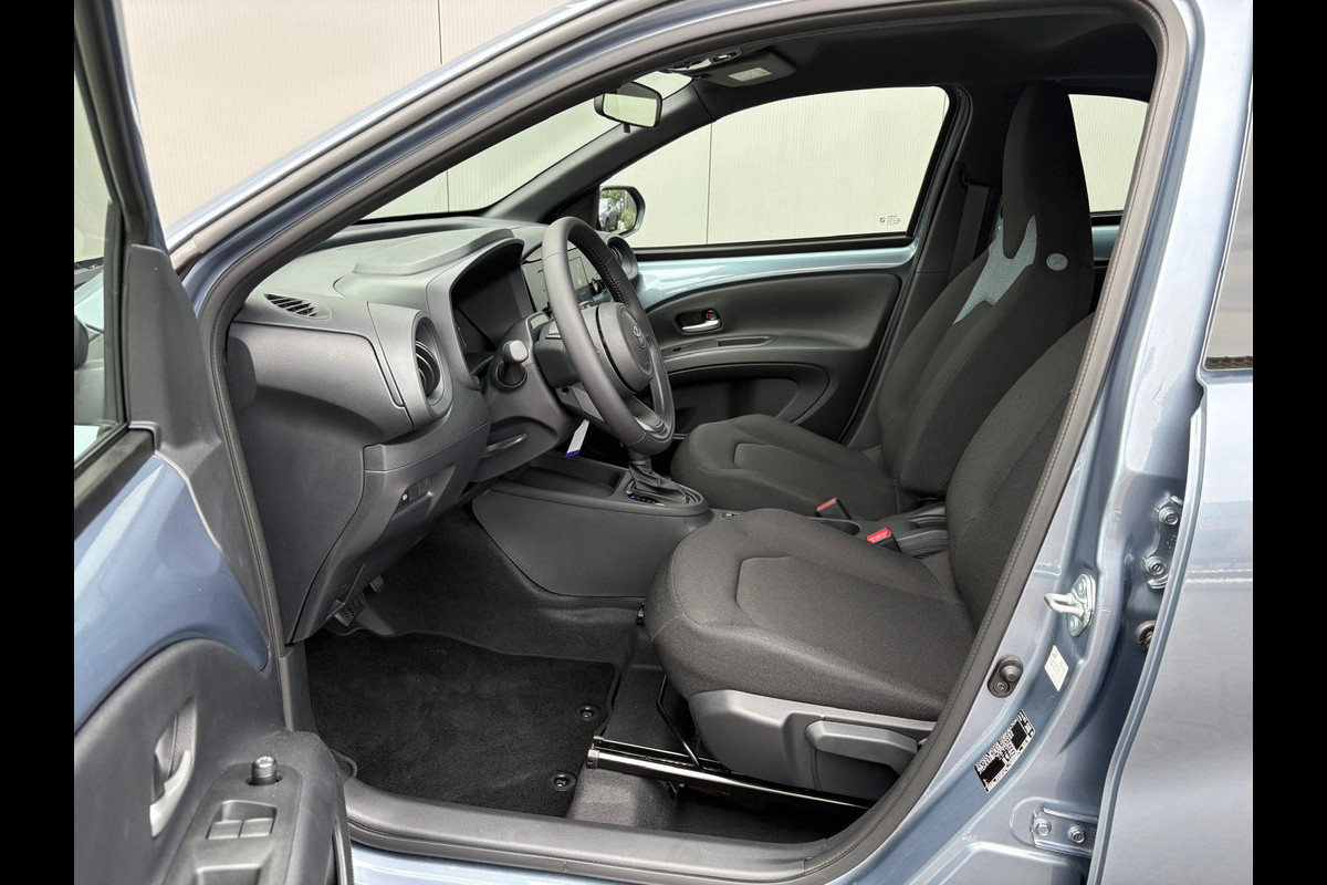 Toyota Aygo X Hybrid 116PK Automaat Nieuw uit voorraad! Camera/ Adapt. Cruise/ Carplay- Android auto