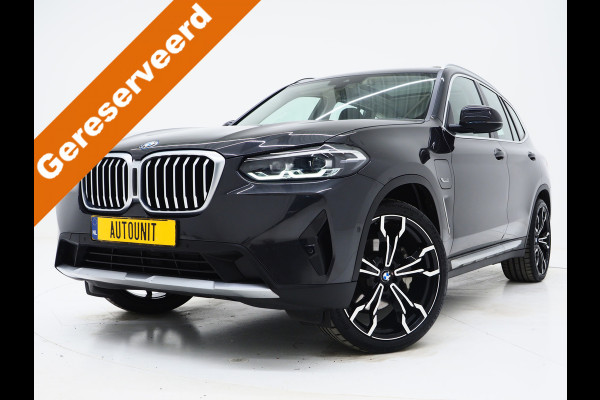 BMW X3 xDrive30e Facelift | Panoramadak | M Stuur | Leder | Trekhaak | Camera | Dodehoek | Carplay