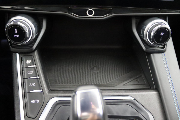 Lynk & Co 01 1.5*PLUG-IN*NAVI*PANO*CAM*ACC*CARPLAY*ECC*LED*
