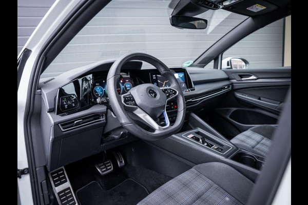 Volkswagen Golf 8 1.4 eHybrid GTE - Pano l Camera l Carplay