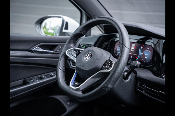 Volkswagen Golf 8 1.4 eHybrid GTE - Pano l Camera l Carplay