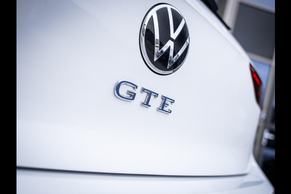 Volkswagen Golf 8 1.4 eHybrid GTE - Pano l Camera l Carplay