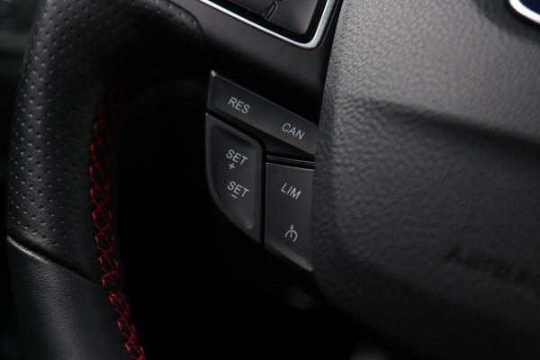 Ford EcoSport 1.0 EcoBoost ST-Line Black / PANO / KEYLESS / CAMERA / CARPLAY / STUUR+STOELVERW