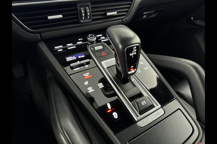 Porsche Cayenne 3.0 Sport Chrono/Pano-dak/Trekhaak/Luchtvering/PDLS-LED