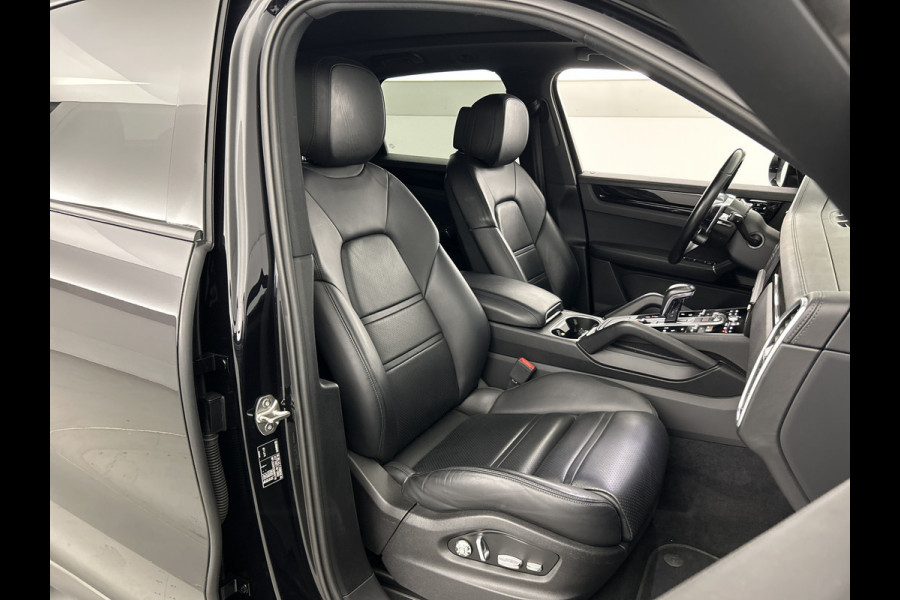 Porsche Cayenne 3.0 Sport Chrono/Pano-dak/Trekhaak/Luchtvering/PDLS-LED