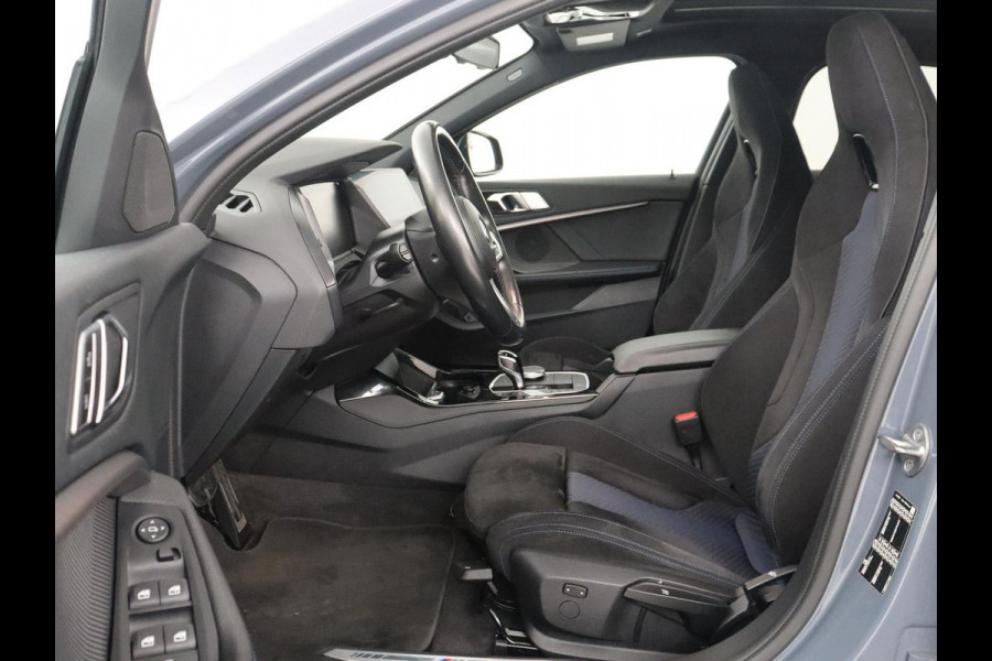 BMW 1-serie 120i Business Edition Plus | M-Pakket | Navigatie | LED | Navigatie | Pano.Dak |