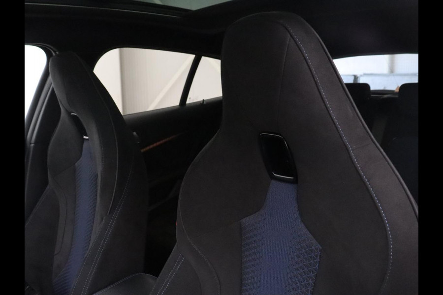 BMW 1-serie 120i Business Edition Plus | M-Pakket | Navigatie | LED | Navigatie | Pano.Dak |