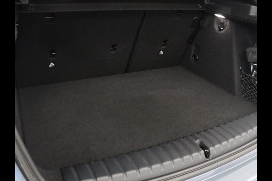 BMW 1-serie 120i Business Edition Plus | M-Pakket | Navigatie | LED | Navigatie | Pano.Dak |
