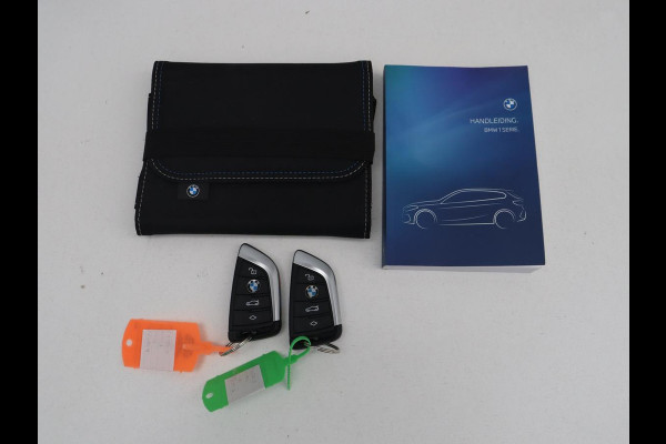 BMW 1-serie 120i Business Edition Plus | M-Pakket | Navigatie | LED | Navigatie | Pano.Dak |