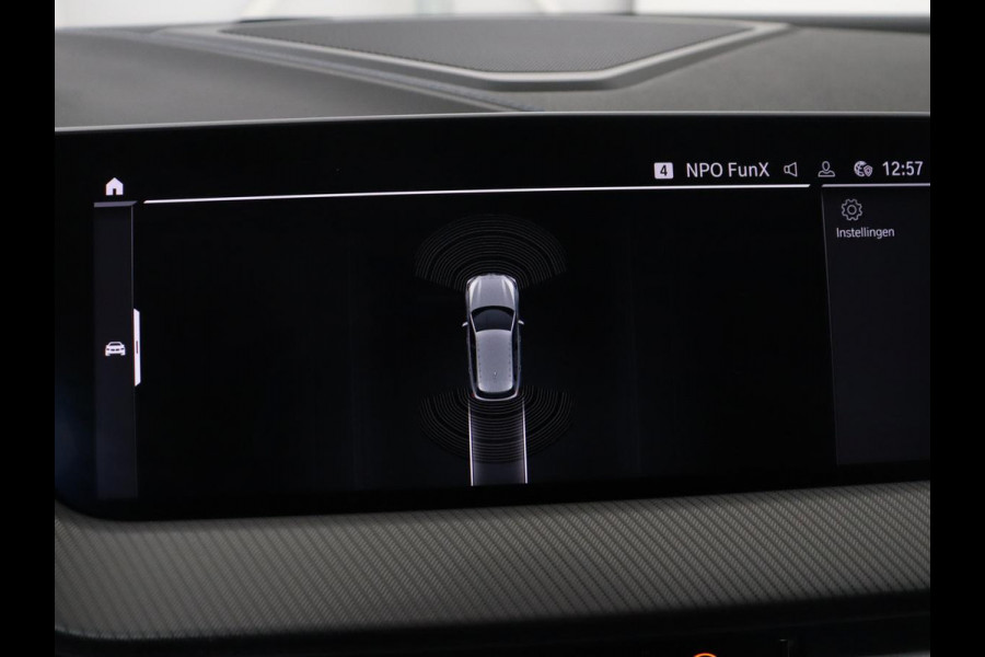 BMW 1-serie 120i Business Edition Plus | M-Pakket | Navigatie | LED | Navigatie | Pano.Dak |