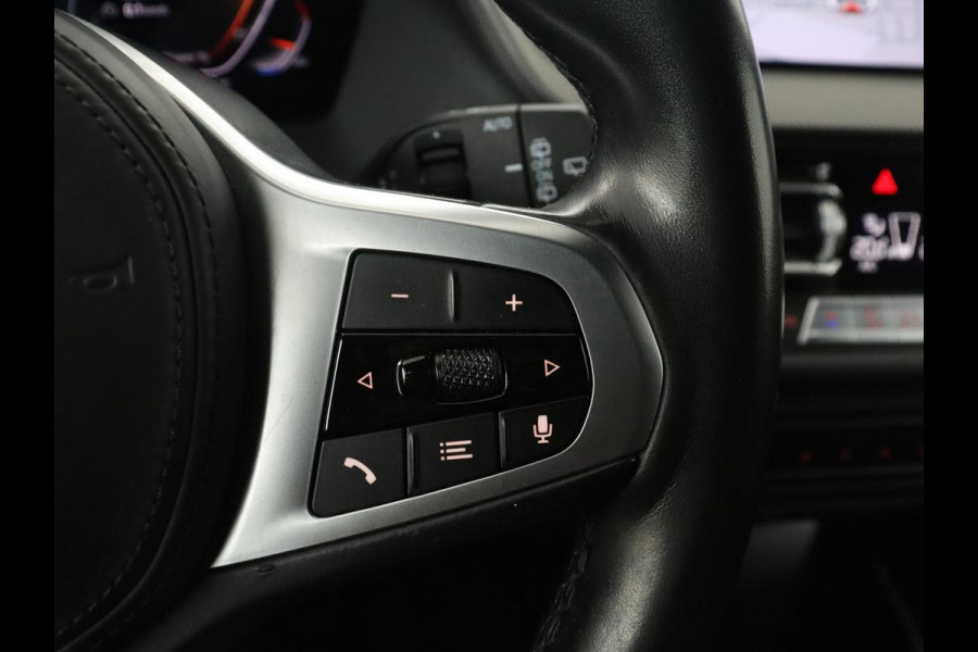 BMW 1-serie 120i Business Edition Plus | M-Pakket | Navigatie | LED | Navigatie | Pano.Dak |