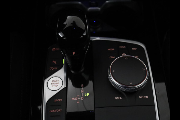 BMW 1-serie 120i Business Edition Plus | M-Pakket | Navigatie | LED | Navigatie | Pano.Dak |
