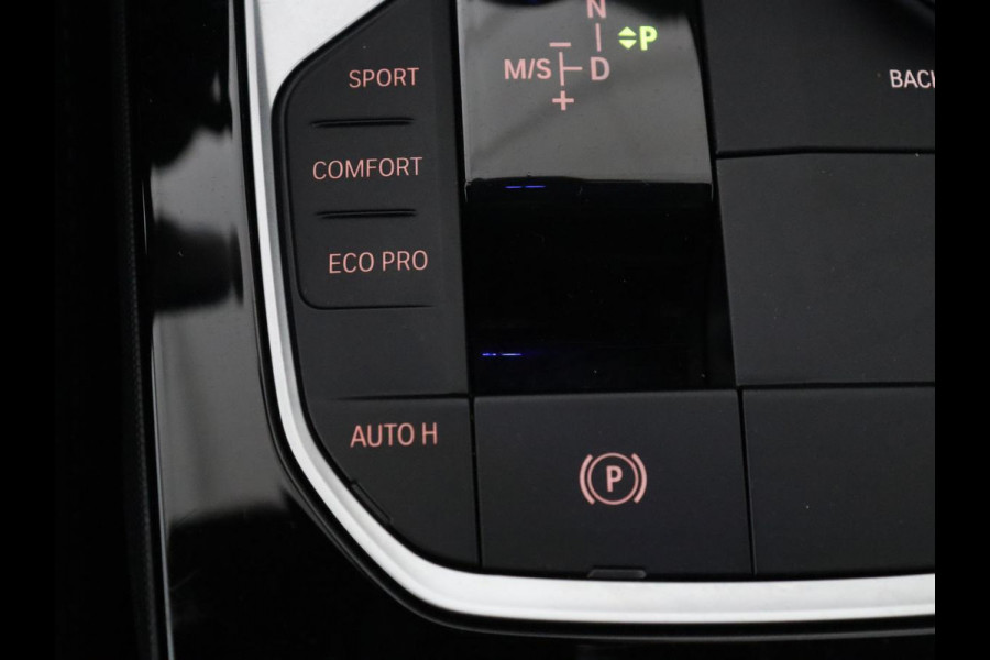 BMW 1-serie 120i Business Edition Plus | M-Pakket | Navigatie | LED | Navigatie | Pano.Dak |