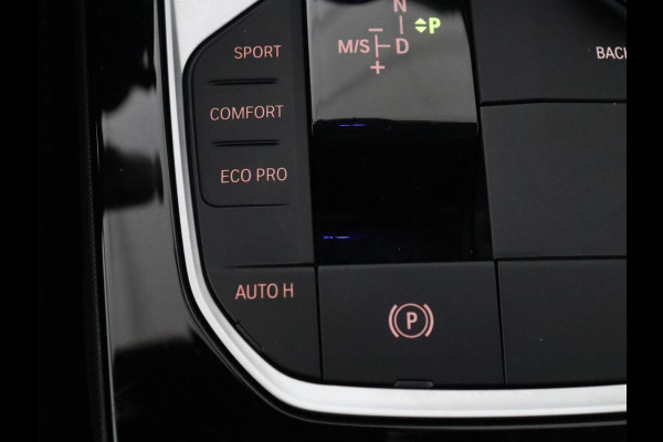 BMW 1-serie 120i Business Edition Plus | M-Pakket | Navigatie | LED | Navigatie | Pano.Dak |