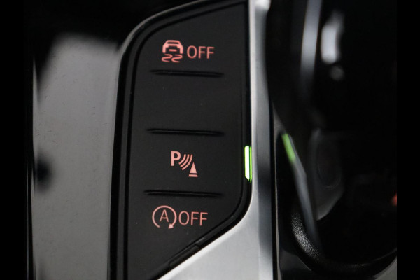 BMW 1-serie 120i Business Edition Plus | M-Pakket | Navigatie | LED | Navigatie | Pano.Dak |