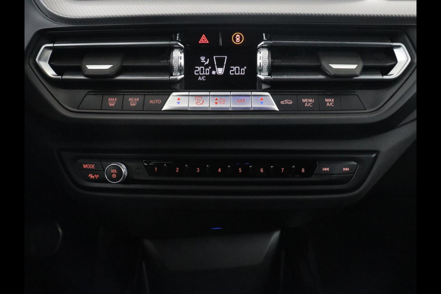 BMW 1-serie 120i Business Edition Plus | M-Pakket | Navigatie | LED | Navigatie | Pano.Dak |