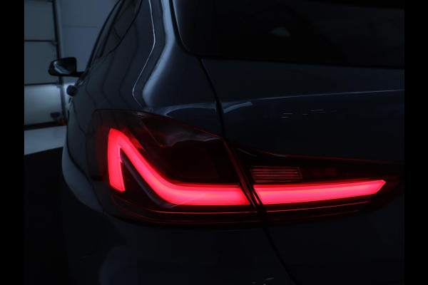 BMW 1-serie 120i Business Edition Plus | M-Pakket | Navigatie | LED | Navigatie | Pano.Dak |